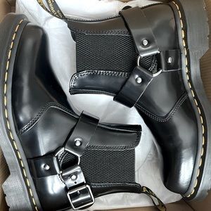 Doc Marten Wincox Buckle Harness Chelsea Boot
